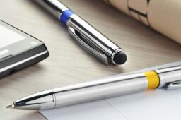 دلایل استفاده از قلم لمسی